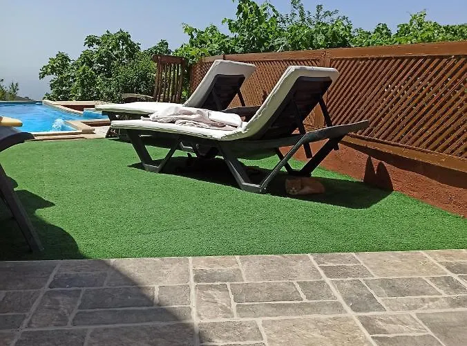 Casa De Abuelos *